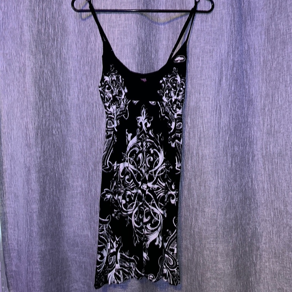 SRH BLACK/WHITE DRESS SIZE MEDIUM